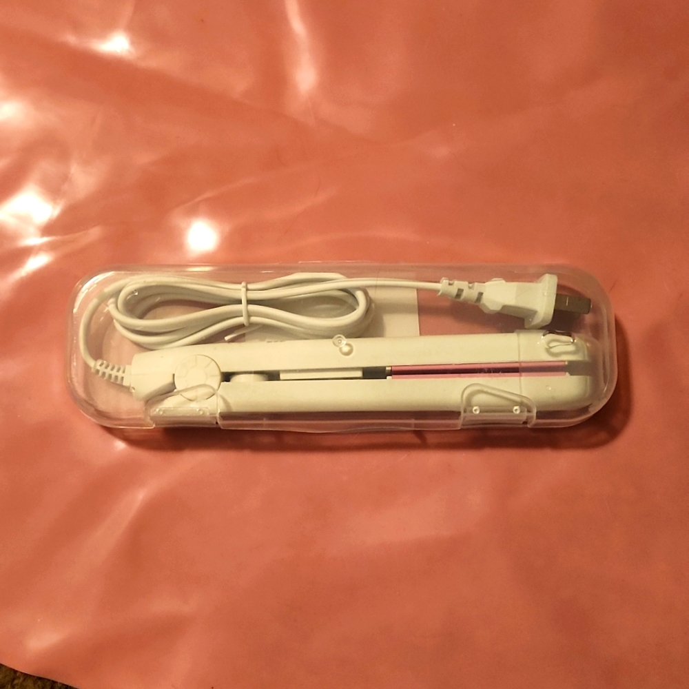 Travel Hair Straightener 6" long NEW lightweight, small, tiny, fits in purse